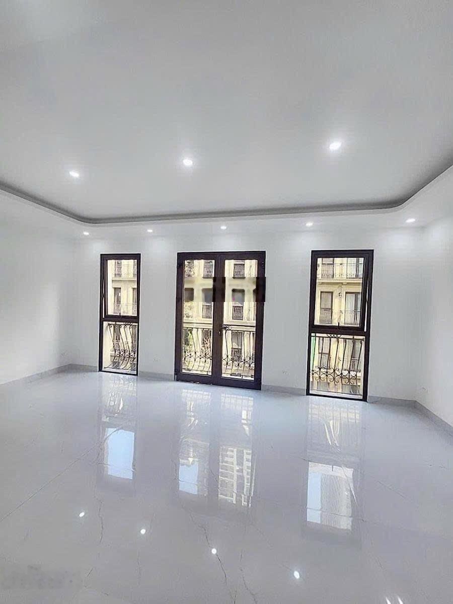 Cần bán nhanh , nhà phân lô vỉa hè kinh doanh Vũ Đình Tụng - Cổ Linh 93m mt 5.2m giá 18.8 tỷ