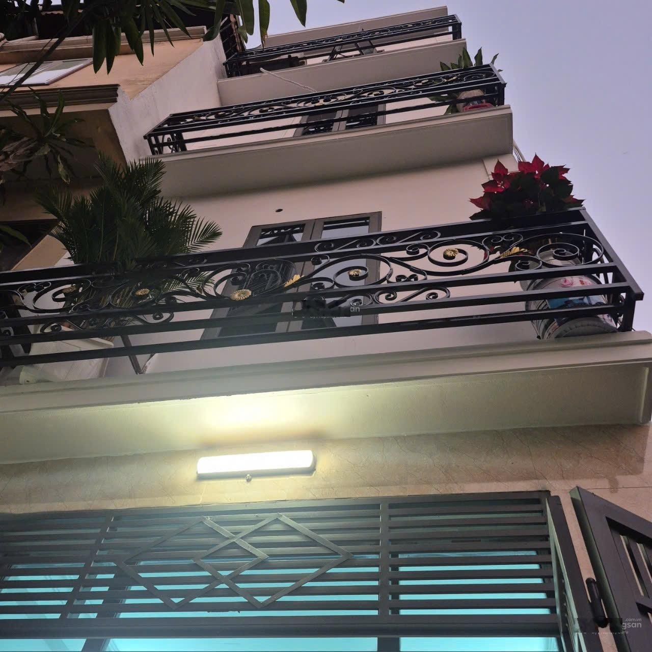 Bán Gấp nhà như hình lô góc 3 thoáng. Thanh Lân - Hoàng Mai. 27m. 4 Tầng. Giá 5,8 Tỷ. Có bớt.