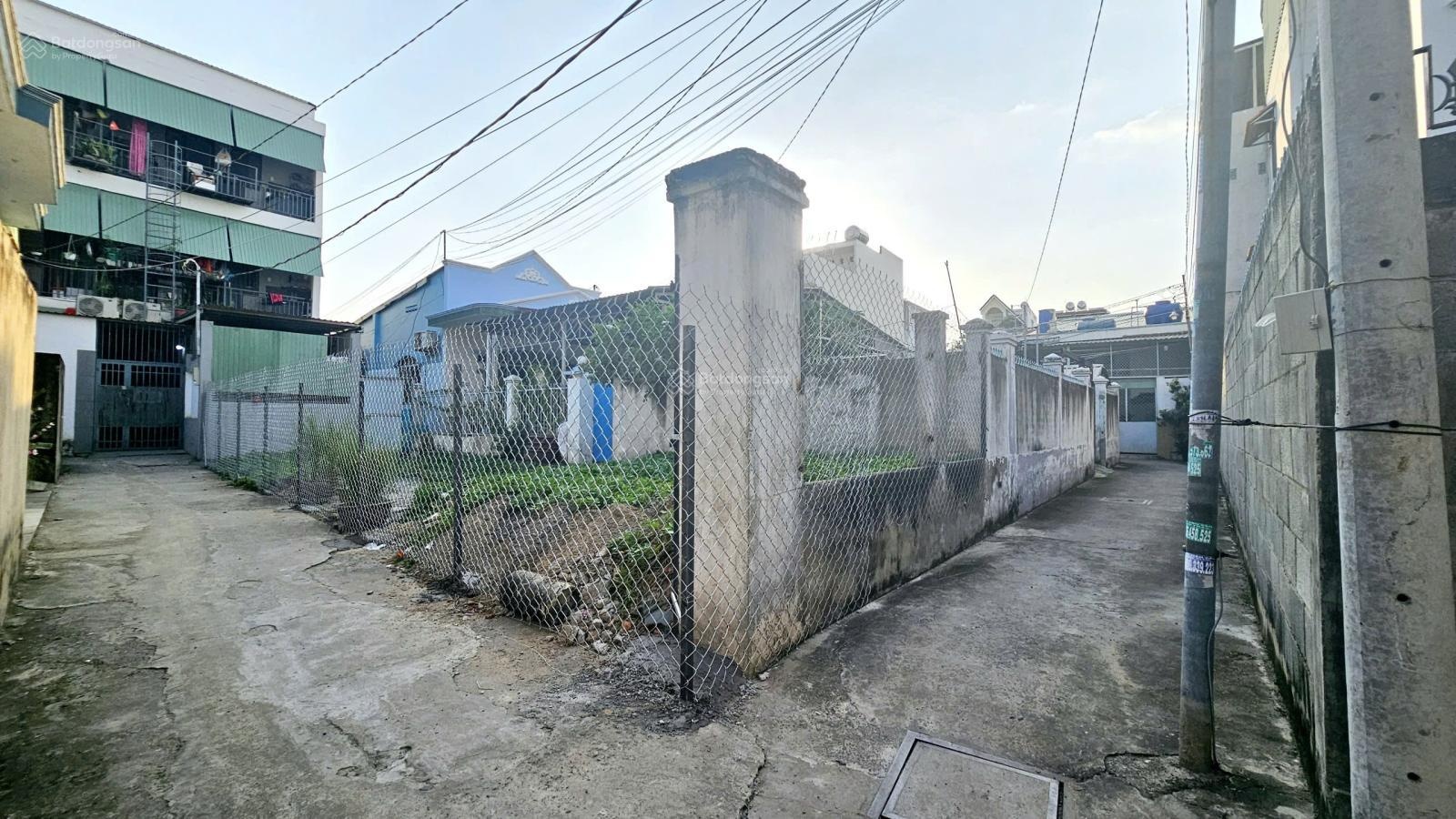 Cần bán nền đất góc hai mặt tiền đường Nguyễn Duy Trinh một sẹc Phường Bình Trưng Đông TP thủ Đức