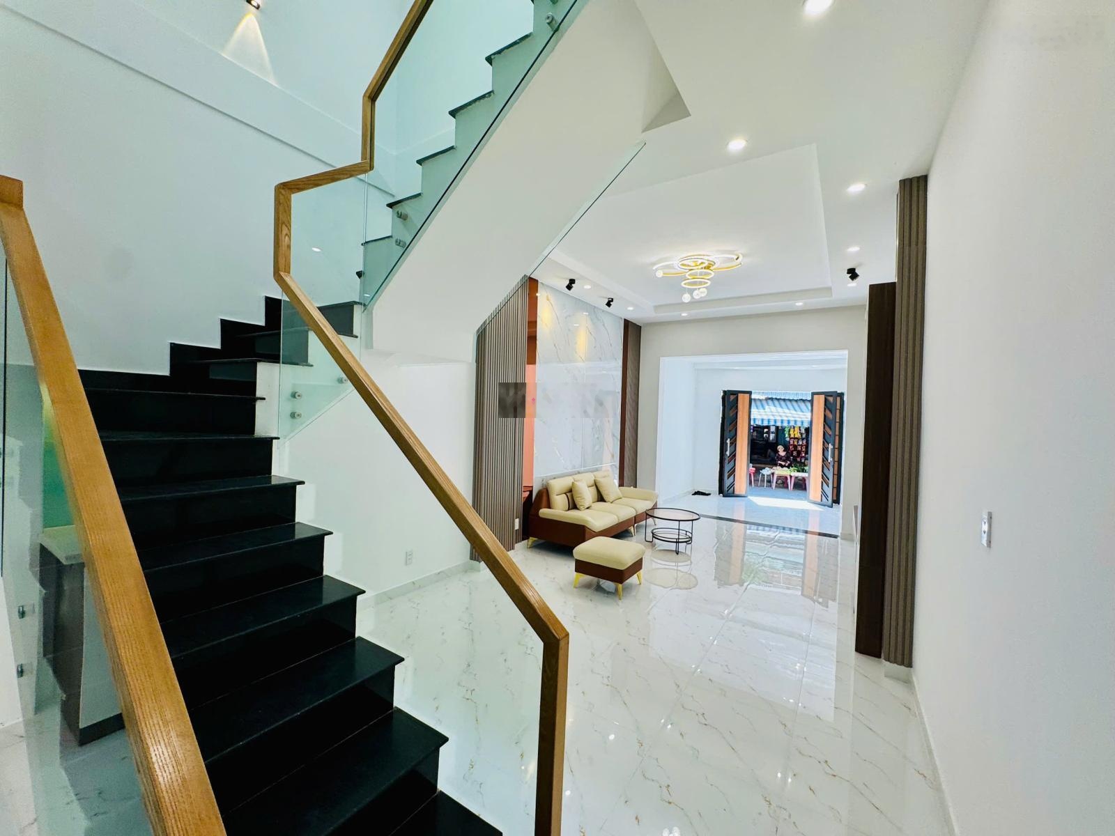 Bán nhà mặt tiền vừa ở vừa kinh doanh, Âu Cơ, Tân Bình, 9.9 tỷ