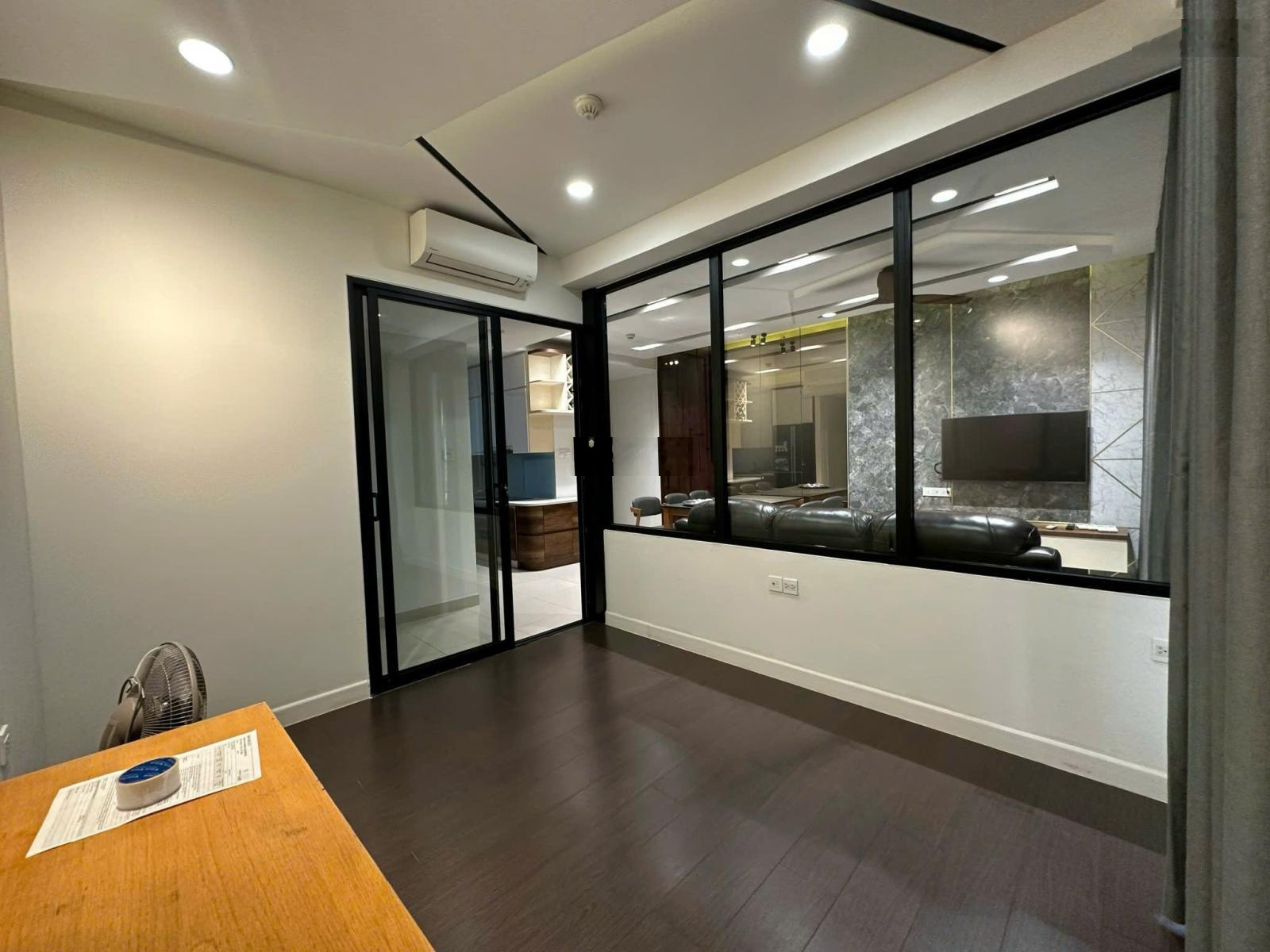 Cho thuê 3 phòng ngủ nội thất hiện đại, giá 23 triệu, tầng cao, DT 86m2, tại The Sun Avenue