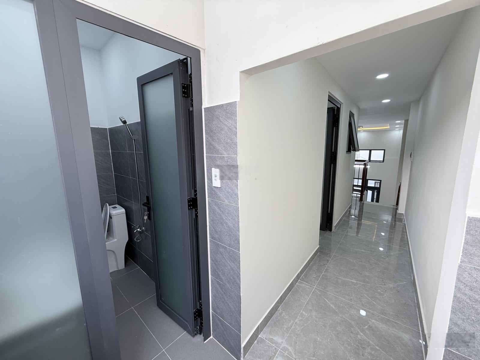 Nhà nguyên căn mới sửa trống sẵn, 3PN2WC trệt lửng DTSD 90m2 - Sẵn 2 máy lạnh