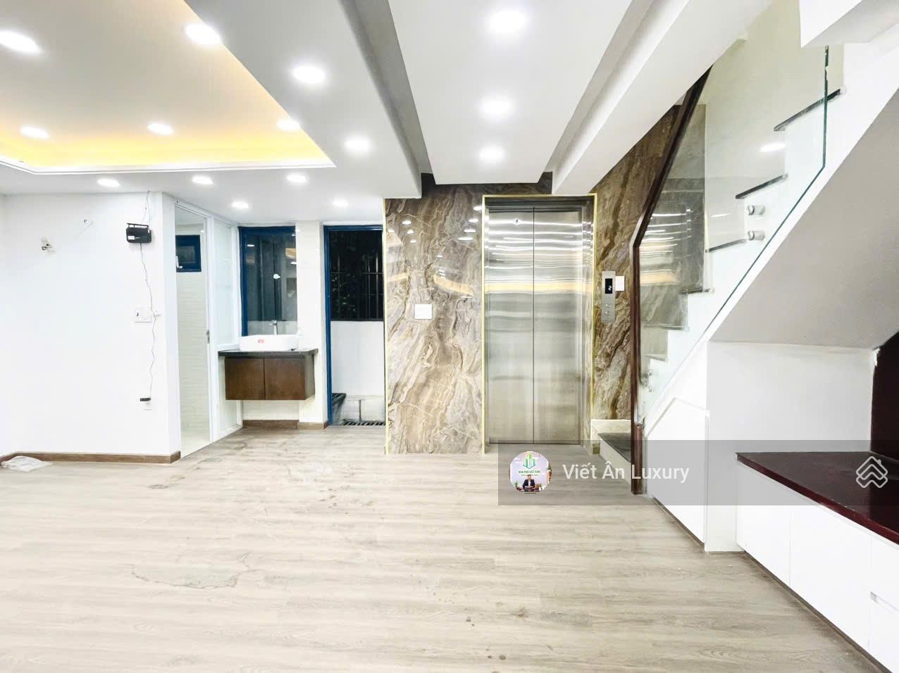 Bán nhà mặt tiền Trần Hữu Trang, Phú Nhuận hầm + thang máy + hồ bơi ngang 6m giá tốt hiếm có