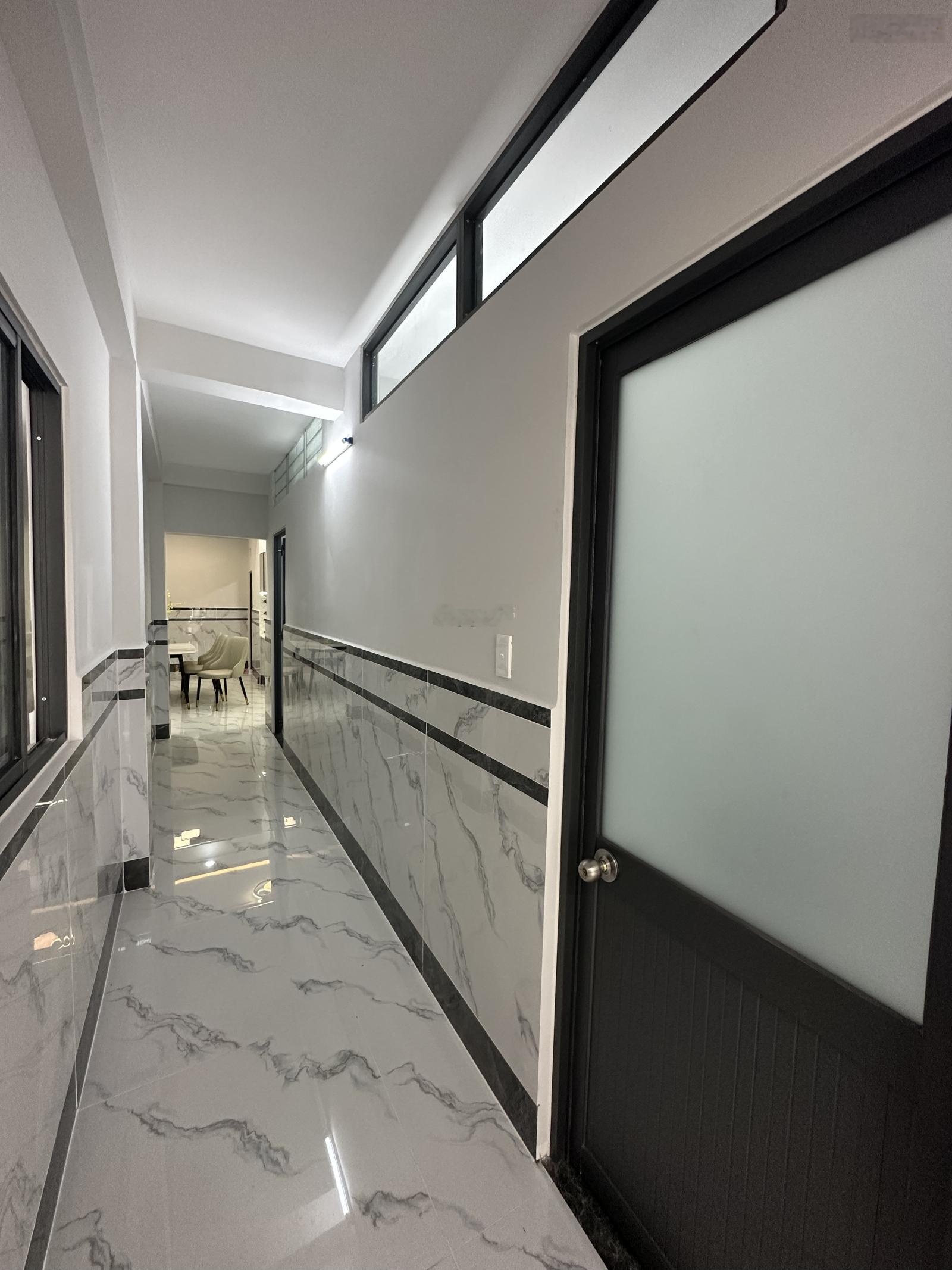 Tết bán gấp - hàng hiếm - siêu phẩm Tô Ký - 2 tầng -ngang 5mx20m - 4pn- ngay cầu vượt Quang Trung