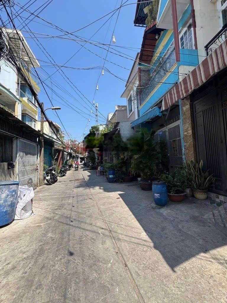 Cần tiền bán gấp nhà 96m2 ngang 4m dài 24m. 4 tầng, hẻm 6m thông. Ngay HL2 - Lê Văn Quới