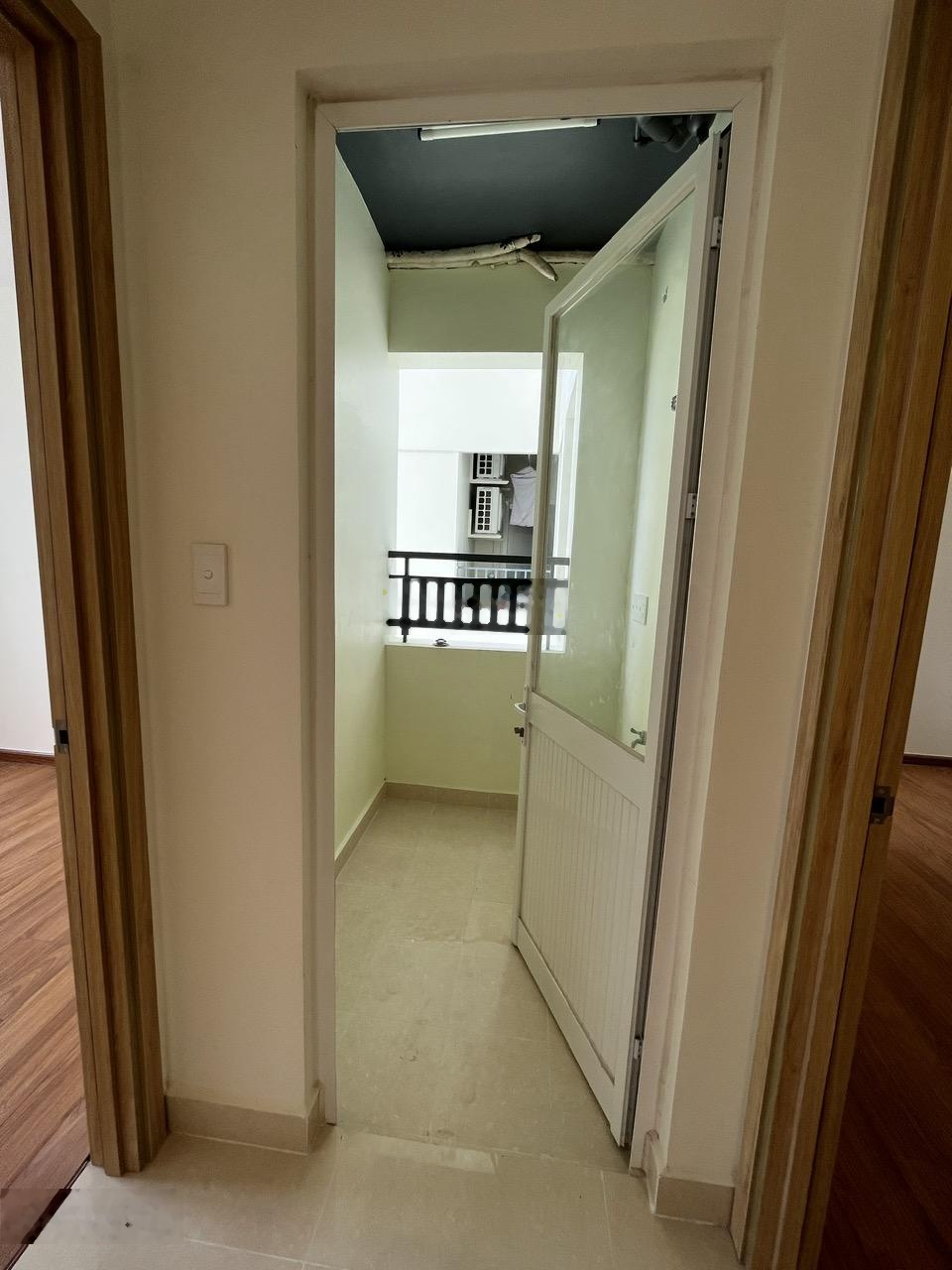 Cho thuê Căn 3 Phòng ngủ Nhà trống k có nội thất. Giá thuê chỉ 8 triệu. LH : 0909086098 Hương