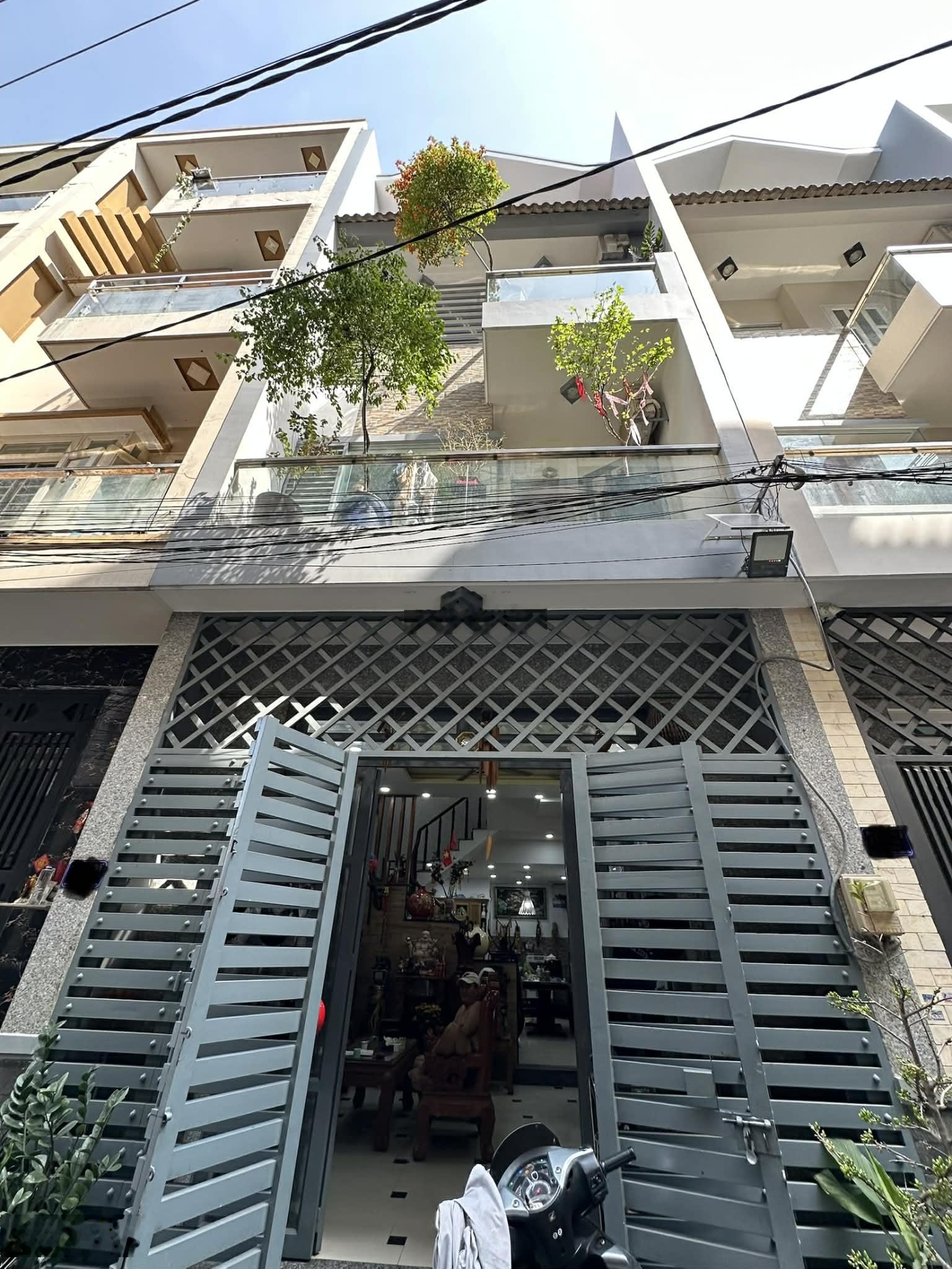 KHU VÍP TÊN LỬA 54 m 4 TẦNG 4 PN 5 WC phòng thờ Giá 7.2 tỷ HẺM chạy Mô