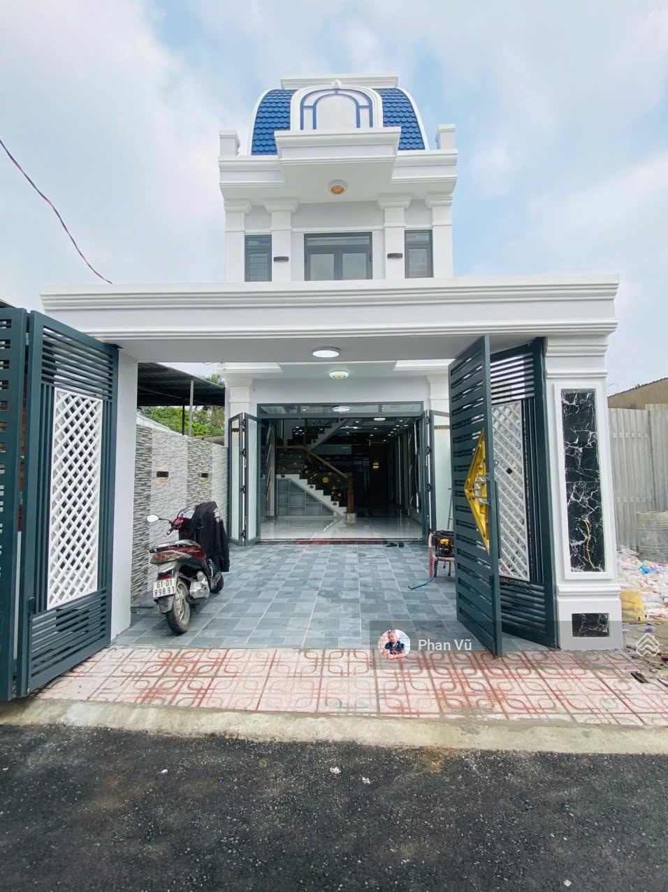 Nhà Hoàn công, 3 p ngủ, sân xe hơi. mới 100%. Đông hòa. 6.2ty. Lh: 0909290286