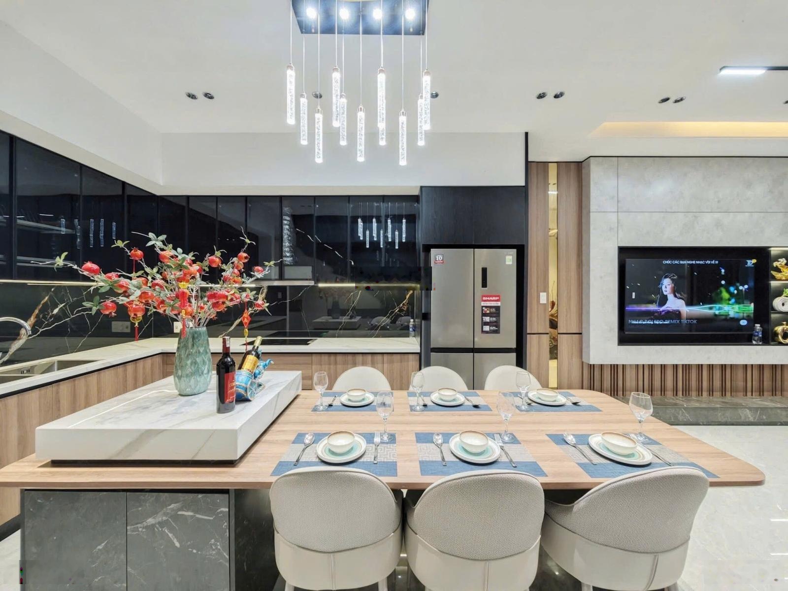 Nhà mặt phố đẹp nguyễn lý ở ngay 3 tầng gần chợ hoà xuân - chỉ 7,x tỷ tl