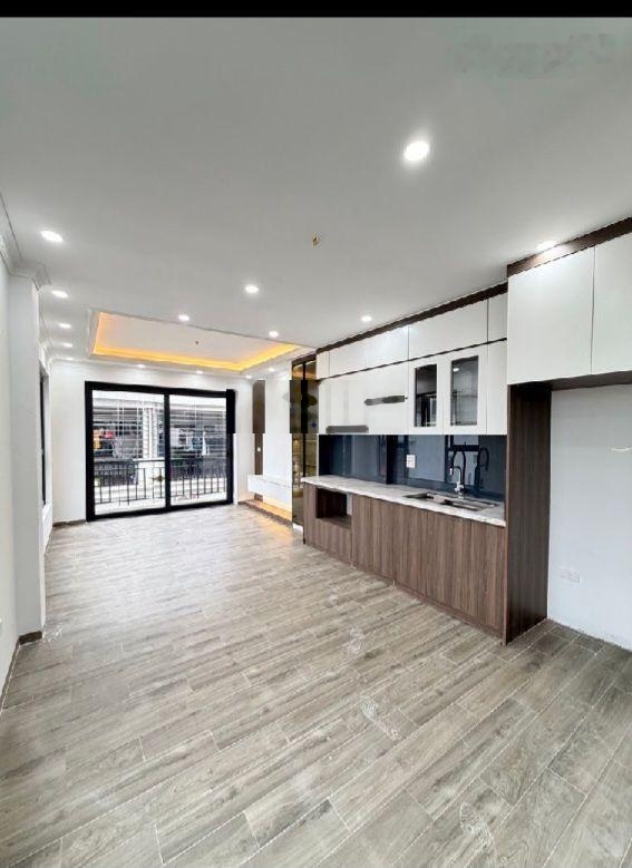 Nhà phố Linh Lang - ô tô đỗ - thang máy - nhà mới xây xong - gần hồ