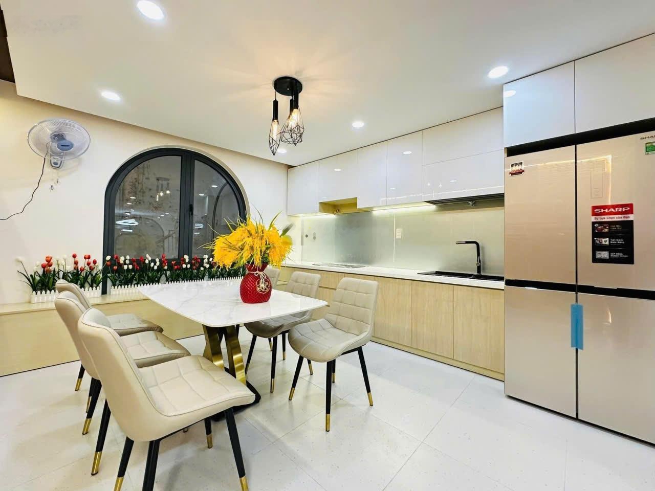 Bán nhà HXH kế Emart Phan Huy Ích DT:4*15m