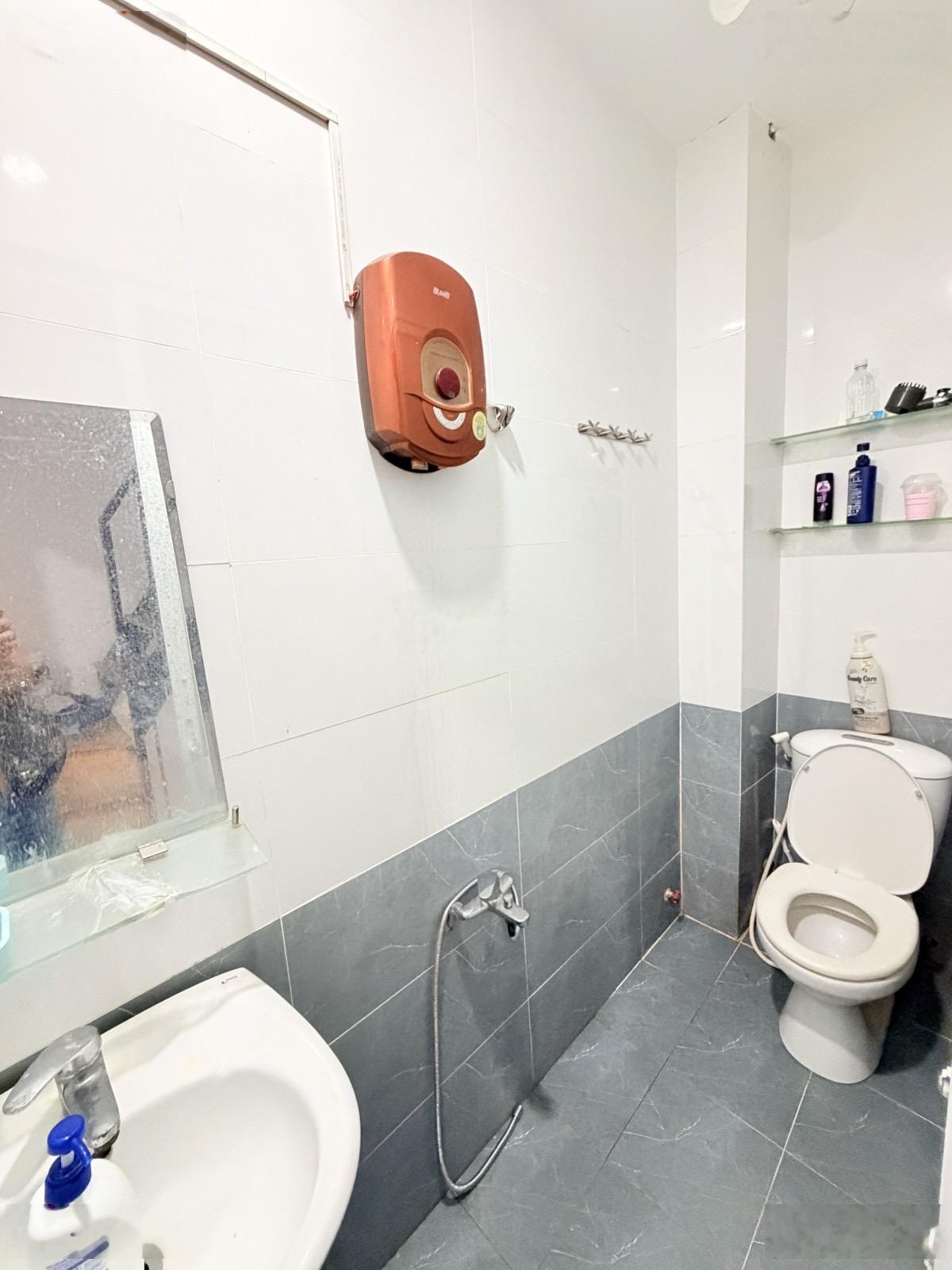 Nhà hẻm ô tô Tô Hiến Thành, Q10, cần ra trước Tết, 4 tầng, 3 phòng ngủ, nhỉnh 5tỷ