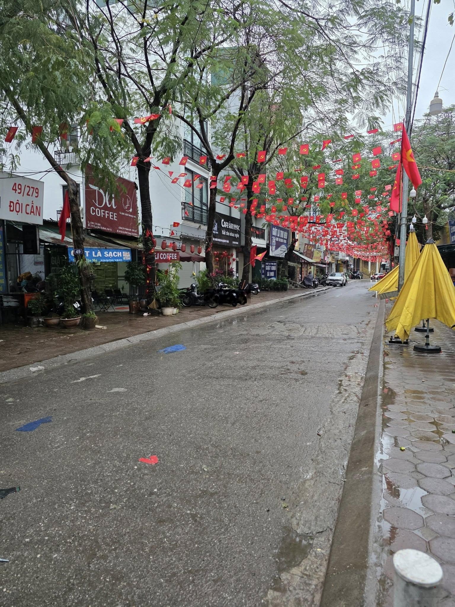 Bán nhà đội cấn ba đình dt 39m x c4 x mt 3,3m giá 13,7 tỷ có thương lượng