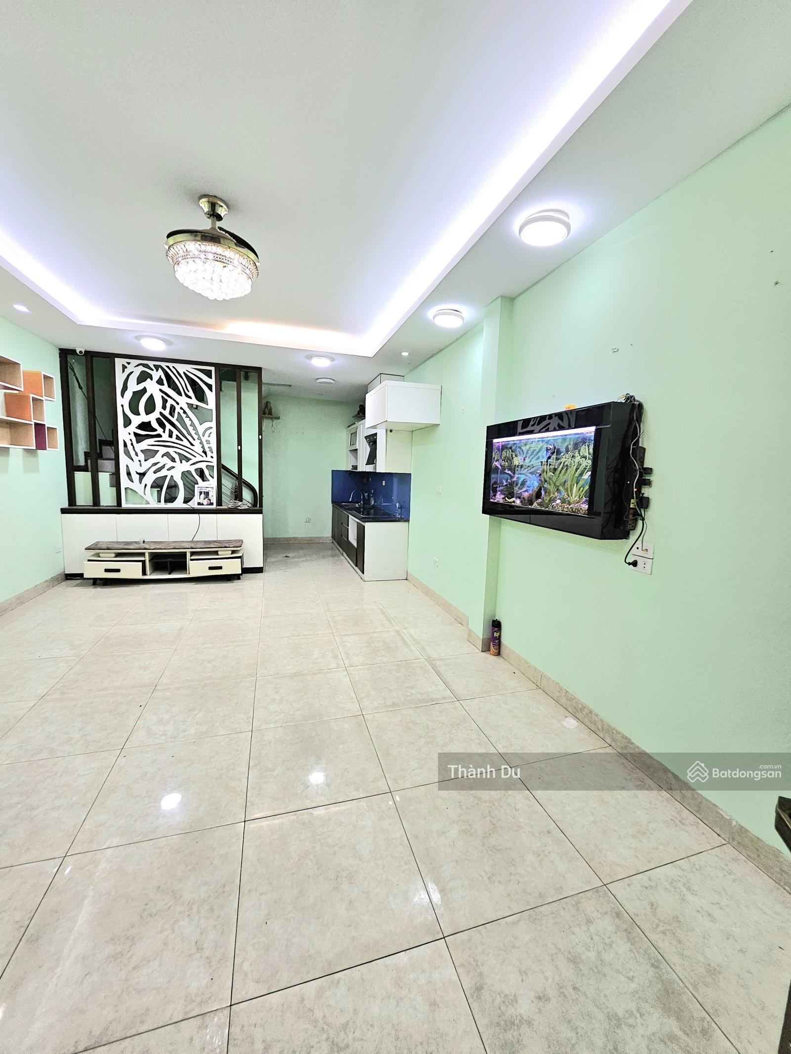 Cho thuê nhà nguyên căn 50m2 lô góc ô tô tránh, vỉa hè , gia đình ở và kinh doanh online giá 11 tr