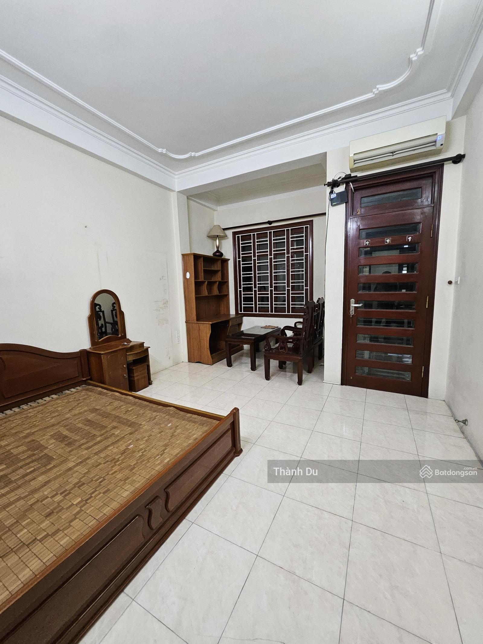 Cho thuê nhà nguyên căn phố Hồng Tiến, Long Biên 45m2 4PN giá 8,5 triệu