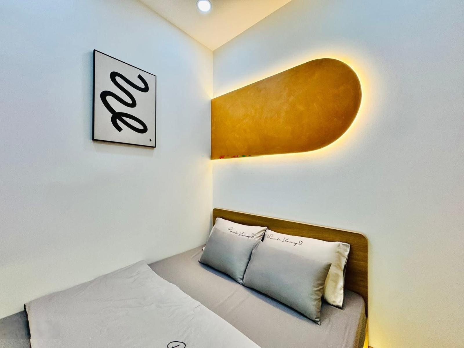 Xe hơi cách 15m - nhà đẹp 3 tầng BTCT hoàn công đủ - 2PN 3WC full nội thất - SD 60m sổ A4 - 3.Xtỷ