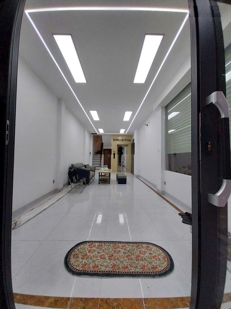 Hoa hậu phố Thịnh Liệt - vỉa hè - kinh doanh sầm uất - full nội thất cao cấp - thang máy xịn