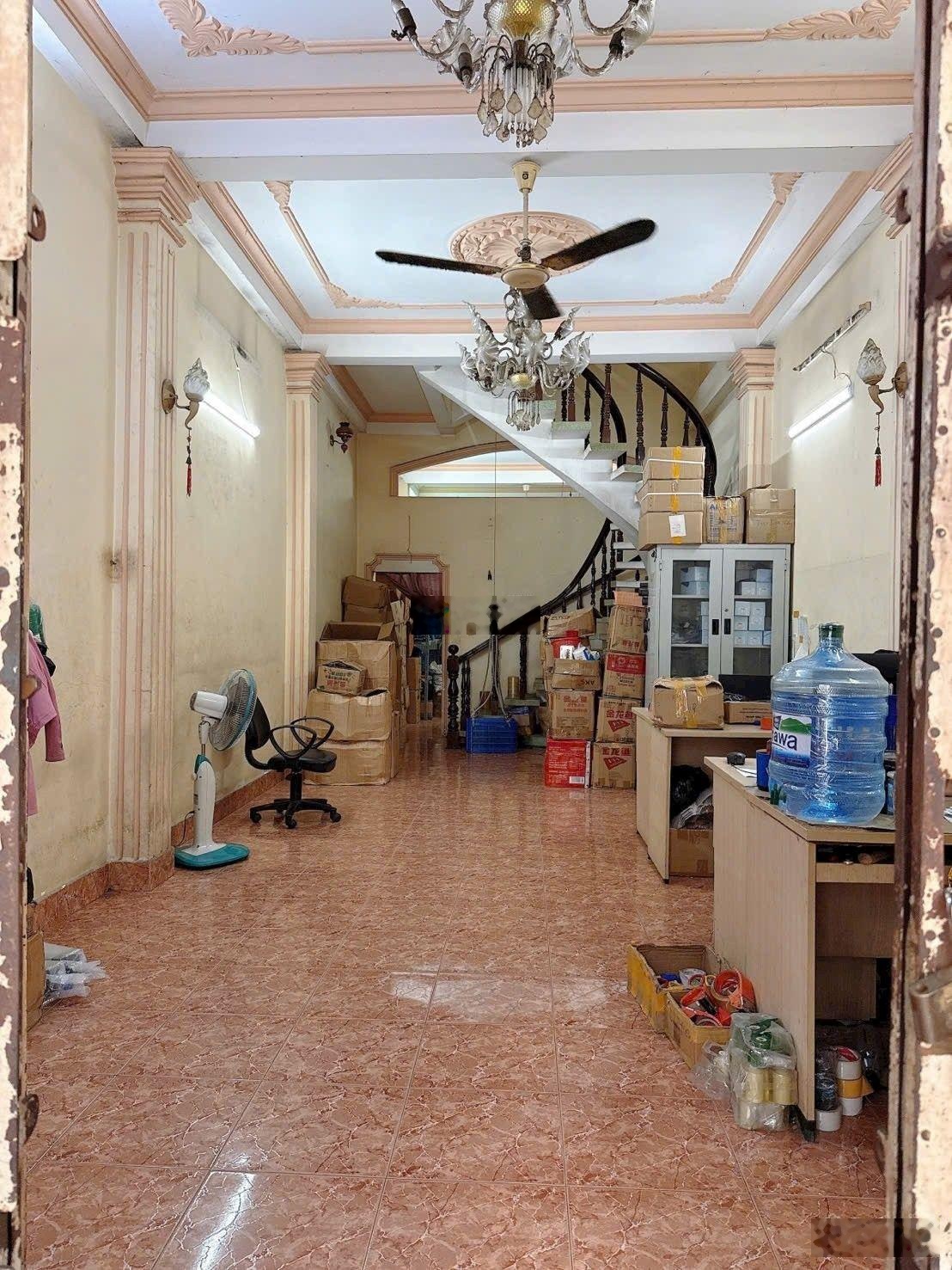 Bán nhà Kdc Tên Lửa Bình Trị Đông B.Bình Tân. 3,5 tấm giá 9,8 tỉ. Dt: 4,5x15. Nhà đẹp Giá rẻ