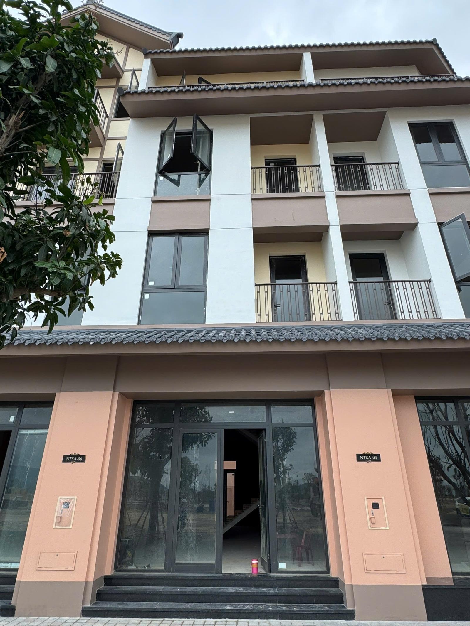 Nhà mới 4 tầng, diện tích 63m2,đường trước nhà 15 mét,có bãi biển riêng số 9 Trần Phú Nha Trang.