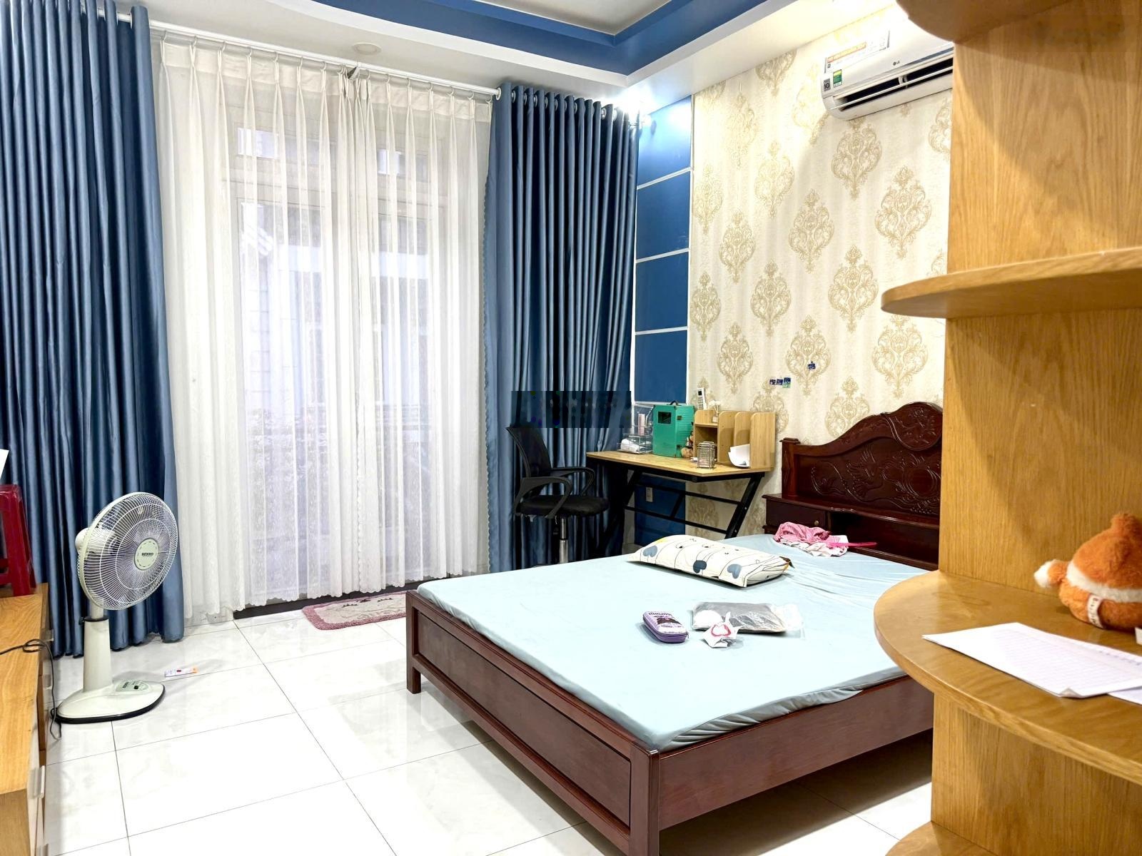 Nhà chính chủ 4 tầng khu vip,đường hoàng bật đạt,p15,tb