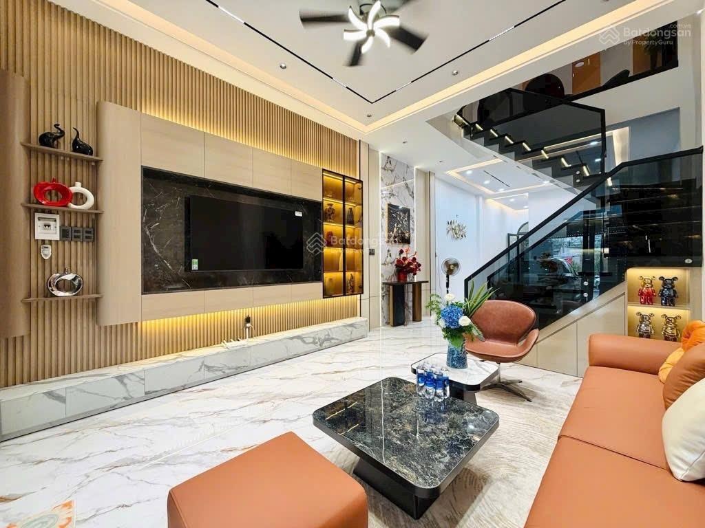 Mặt tiền vừa ở vừa kd-mới đẹp-tặng nội thất-96m2-3tầng-4 pn-4wc-nguyễn duy cung p12 gv-chỉ 11,7tỷtl