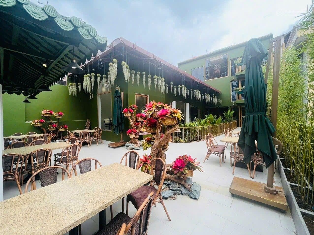 Cf nhà hàng spa 1200m2 Ngang 10m 4 Tầng