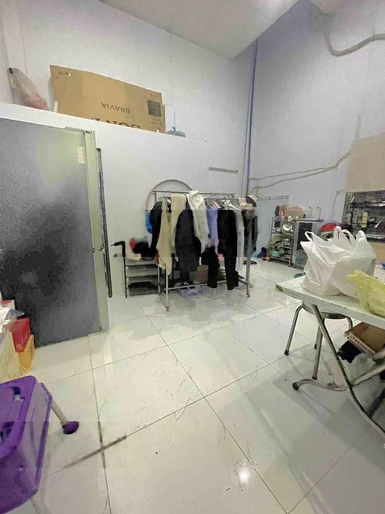 Nhà cấp 4 - 90m2, công nhận đủ, 6tỷ7, ô tô đỗ cửa, gần BV Bình Tân, sổ vuông đẹp, chính chủ