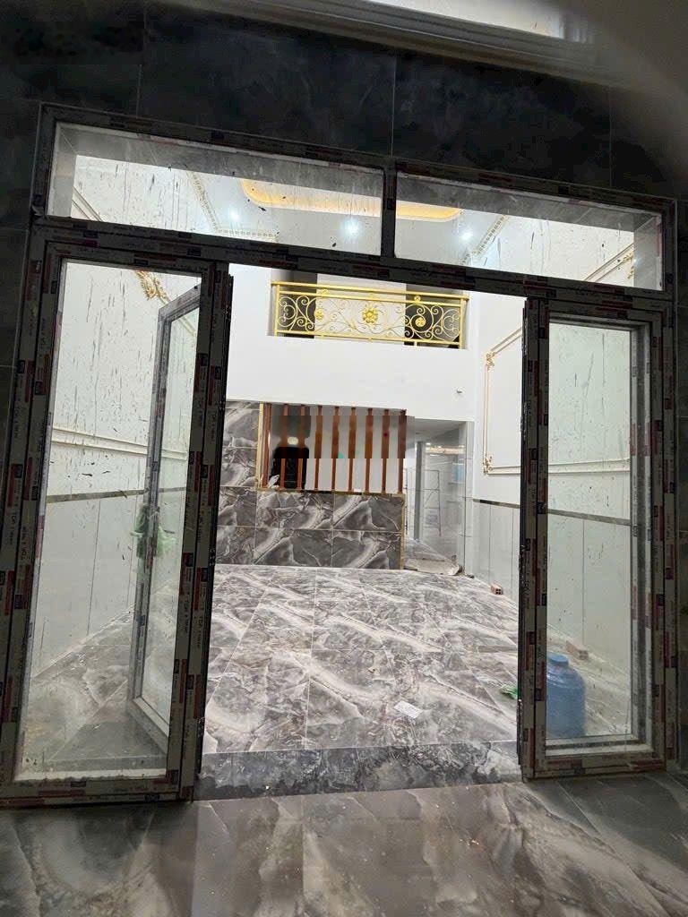 Shr hcđ- 8,6 tỷ - nhà mới xây hoàn thiện - vị trí đẹp - kinh doanh ngon - ngang 4.3m - thang máy