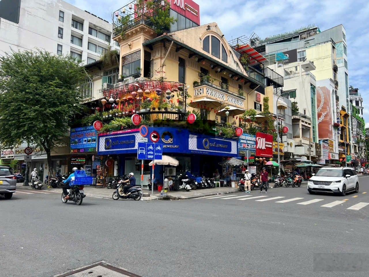 Góc 2MT 166 thủ khoa huân lê thánh tôn p. Bến Thành quận 1