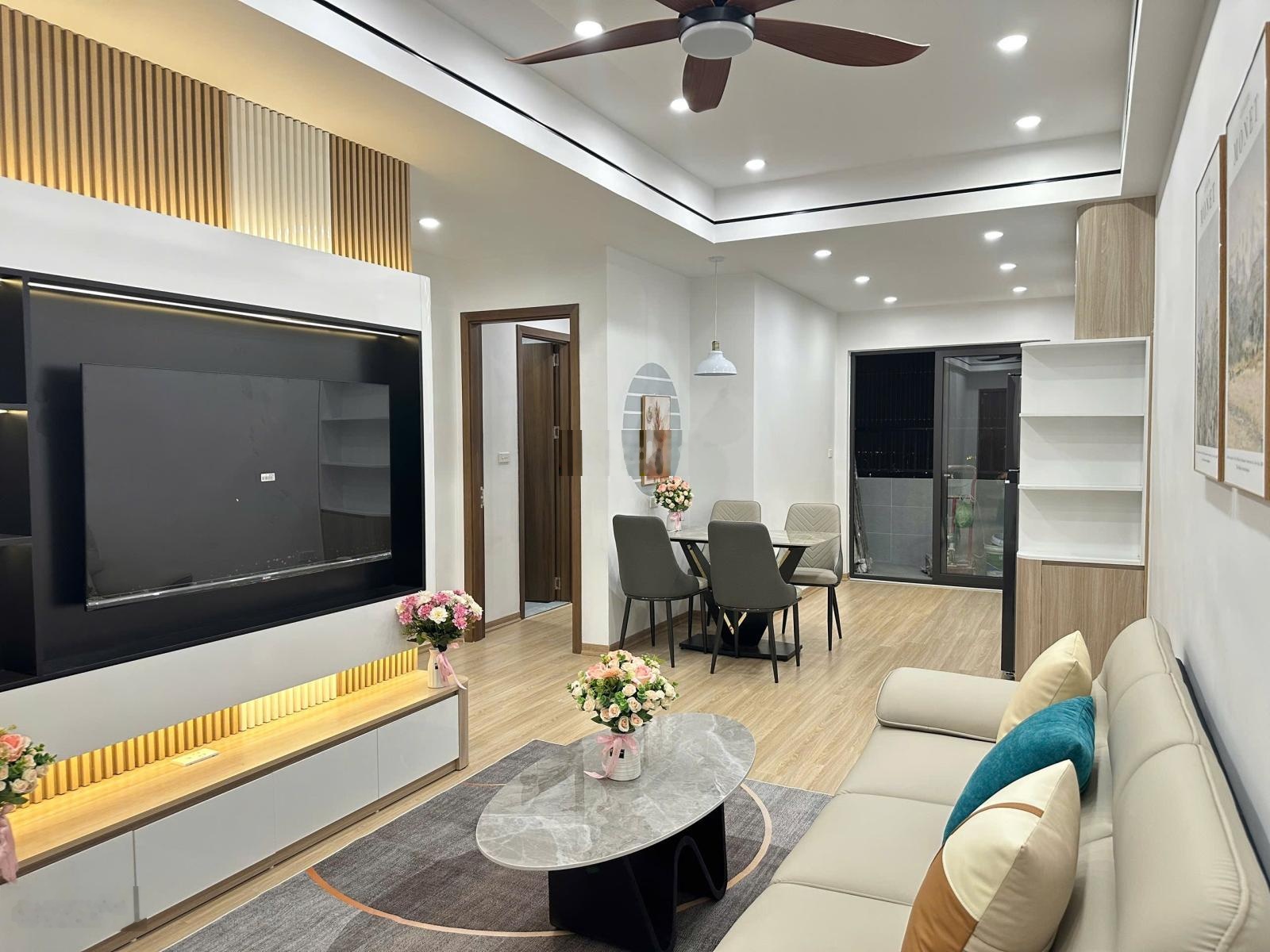 E cần bán gấp căn 2 phòng ngủ vew hồ nhà full đồ