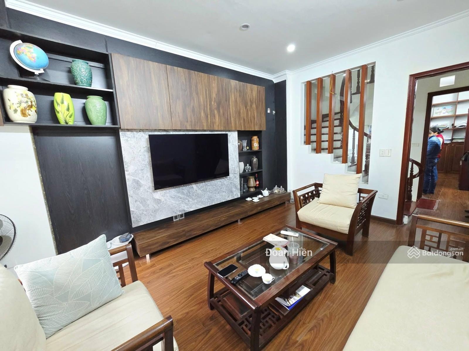 Nhà riêng 279 Đội Cấn, lô góc 2 thoáng, mặt ngõ thông to hơn phố, thang máy, 25m ô tô tránh, 41m2