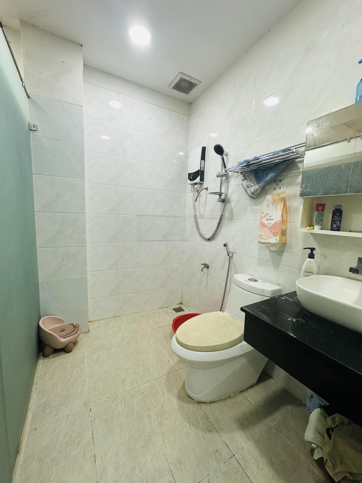 Ngay Hà Đô, hẻm 285 CMT8 Quận 10, hẻm ô tô kinh doanh, 3 tầng, 3 Phòng ngủ, 9 tỷ