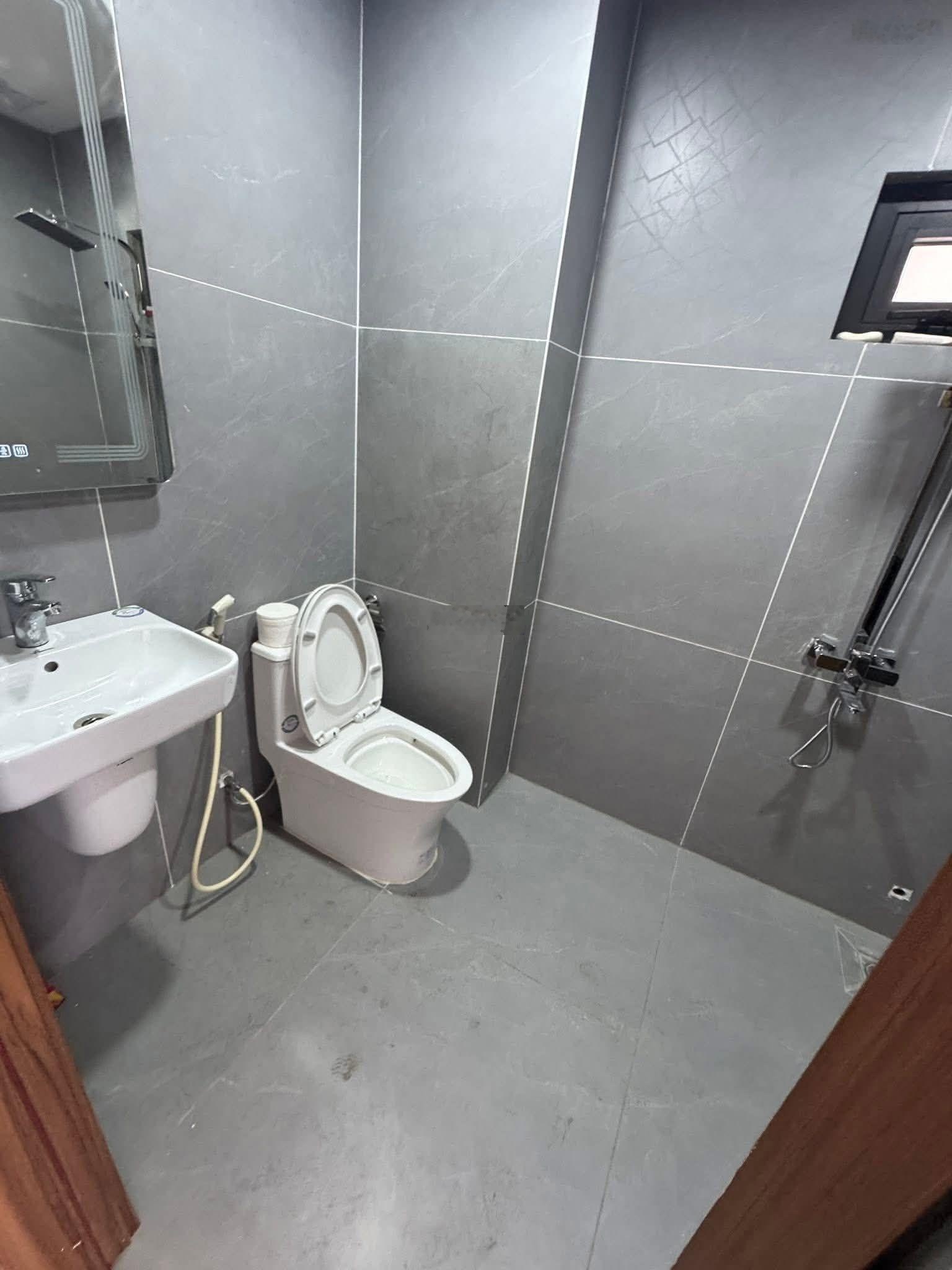 Bán tòa văn phòng VIP! KV phường Láng Hạ, DT 53m2 x 9 tầng thang máy, mới 100%