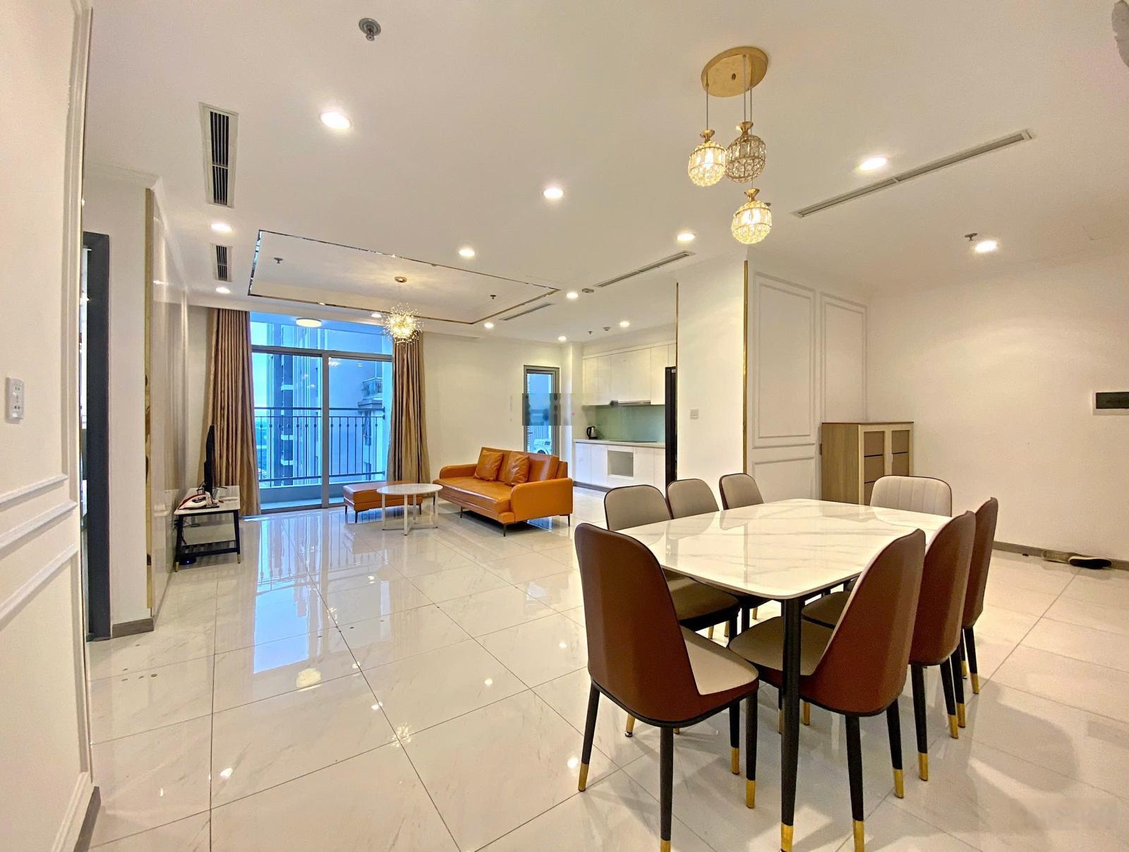 Cho thuê căn hộ 4PN 3WC 141m2 tại Vinhomes Central Park, nhà đẹp view thoáng, dọn vào đầu tháng 03