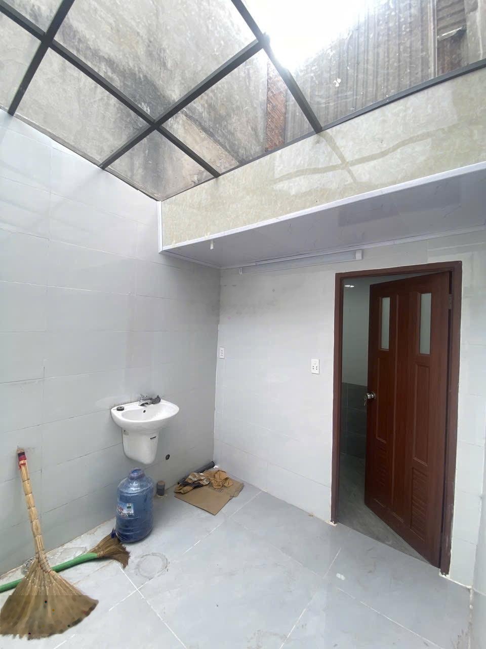 Nhà đẹp Bình Tân hẻm xe tải thông diện tích lớn 87m2 (4,4x19m) - chỉ: 4tỷ250