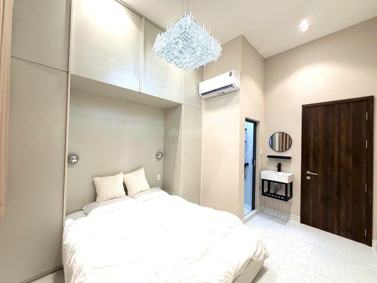 Về quê, bán nhà Lê Văn Sỹ, Phú Nhuận. Nhà 2 tầng, CN 60m2, sổ vuông, HĐT 15tr/th. Chỉ 8.5 tỷ TL