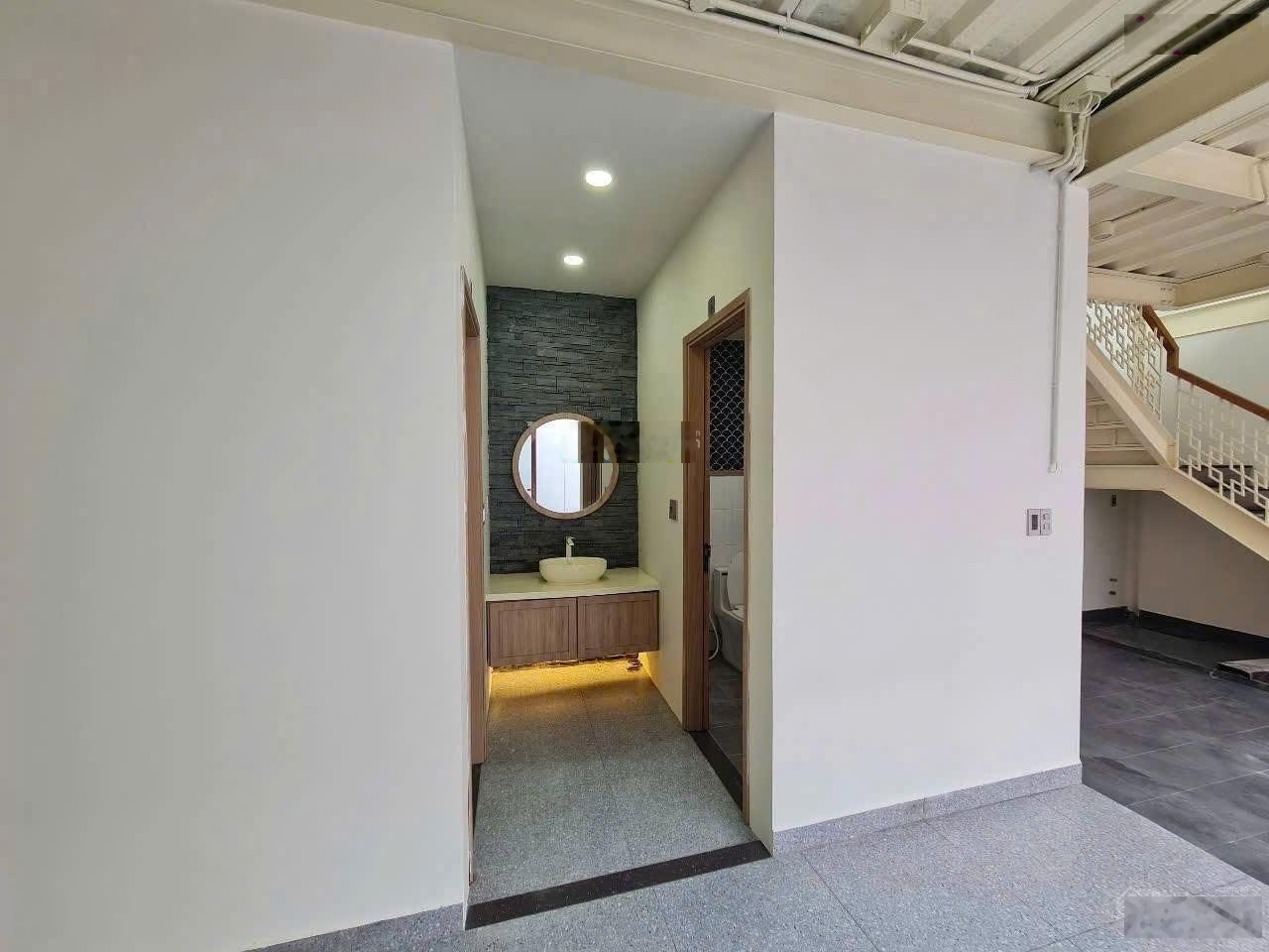 Cho thuê MBKD Tầng Trệt 70m2,1wc riêng, Nguyễn Thượng Hiền,P1,Gò Vấp, giá 13tr/tháng.