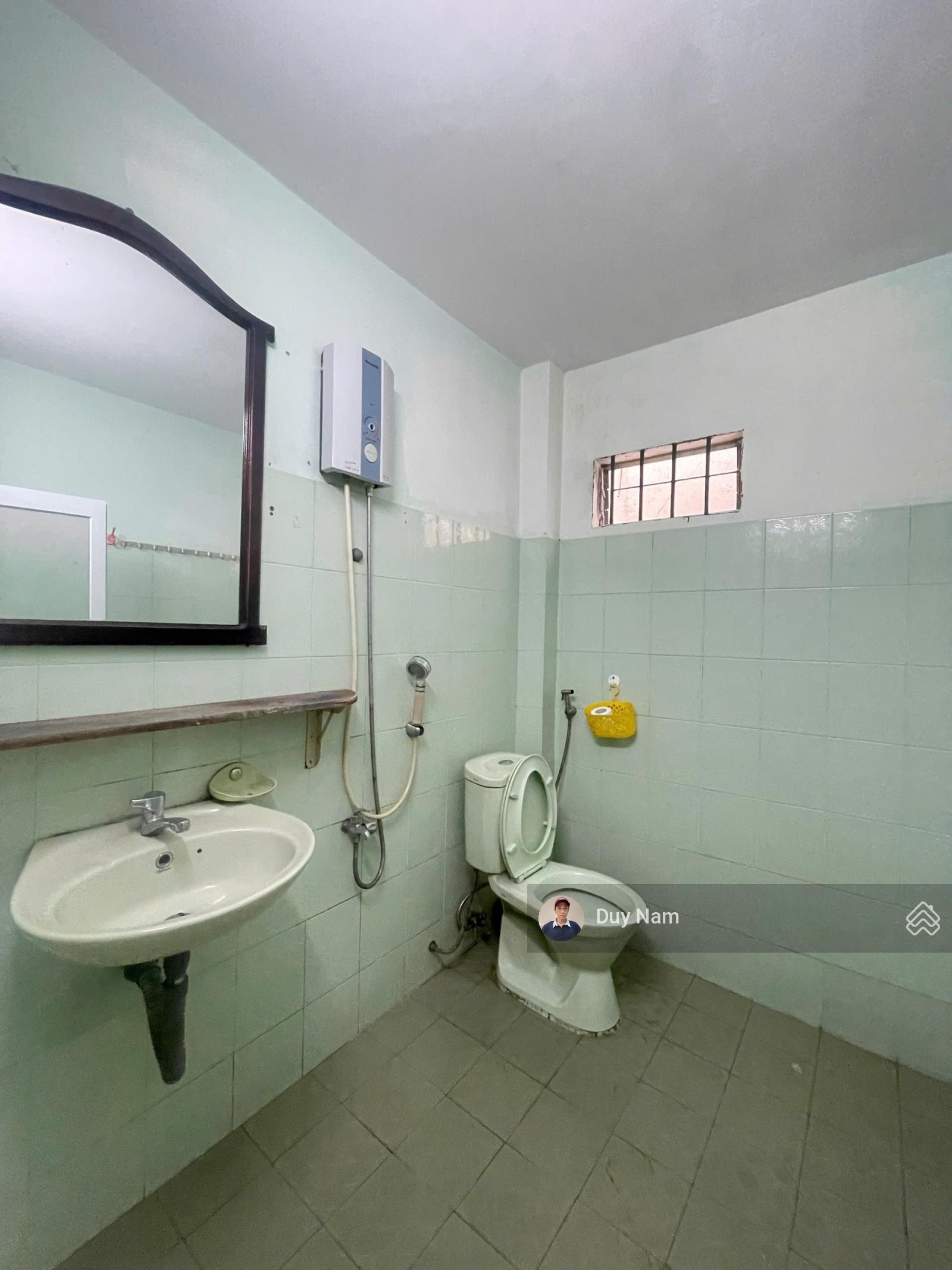 Thuê Nhà Khu Phú Tây để ở hoặc Kinh Doanh, Khu phố đông đúc khách nước ngoài