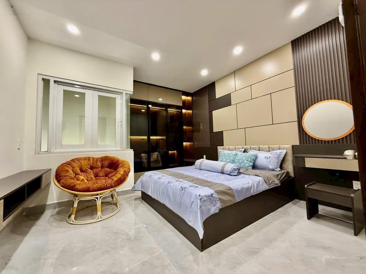 Nhà phố 3 tầng hẻm xe hơi đường Nguyễn Thị Thập, giá 12.39 tỷ