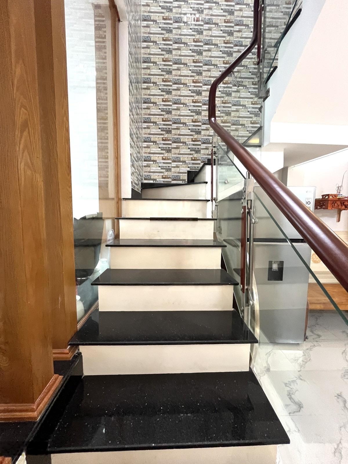 Nhà 2 tầng BTCT (5x15) - nhà đẹp ở ngay - Tặng nội thất cơ bản - LK 2-5 (Lê Văn Khương) - Gần.