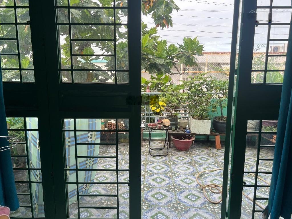 6 tỷ 890 thương lượng, nhà 2 tầng, đường 8 mét thông, diện tích : 5 x 19