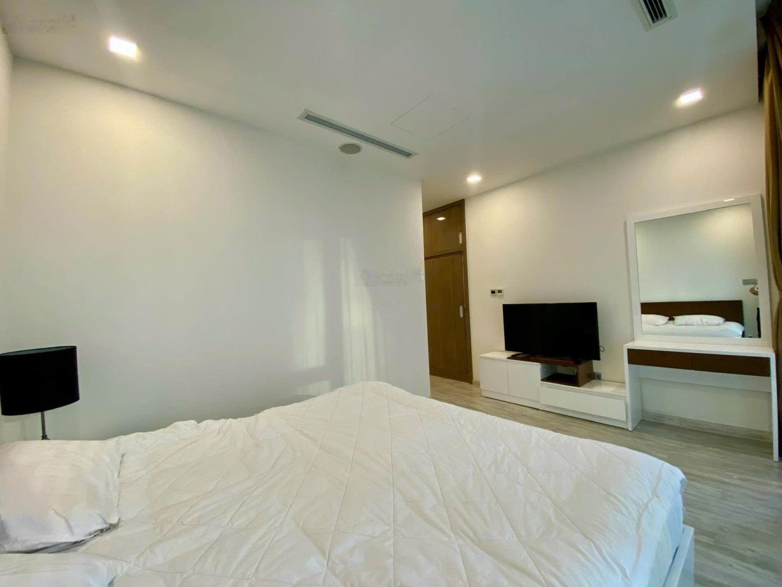 Cho thuê căn hộ Vinhomes Golden River 3PN giá chỉ 40 triệu/tháng