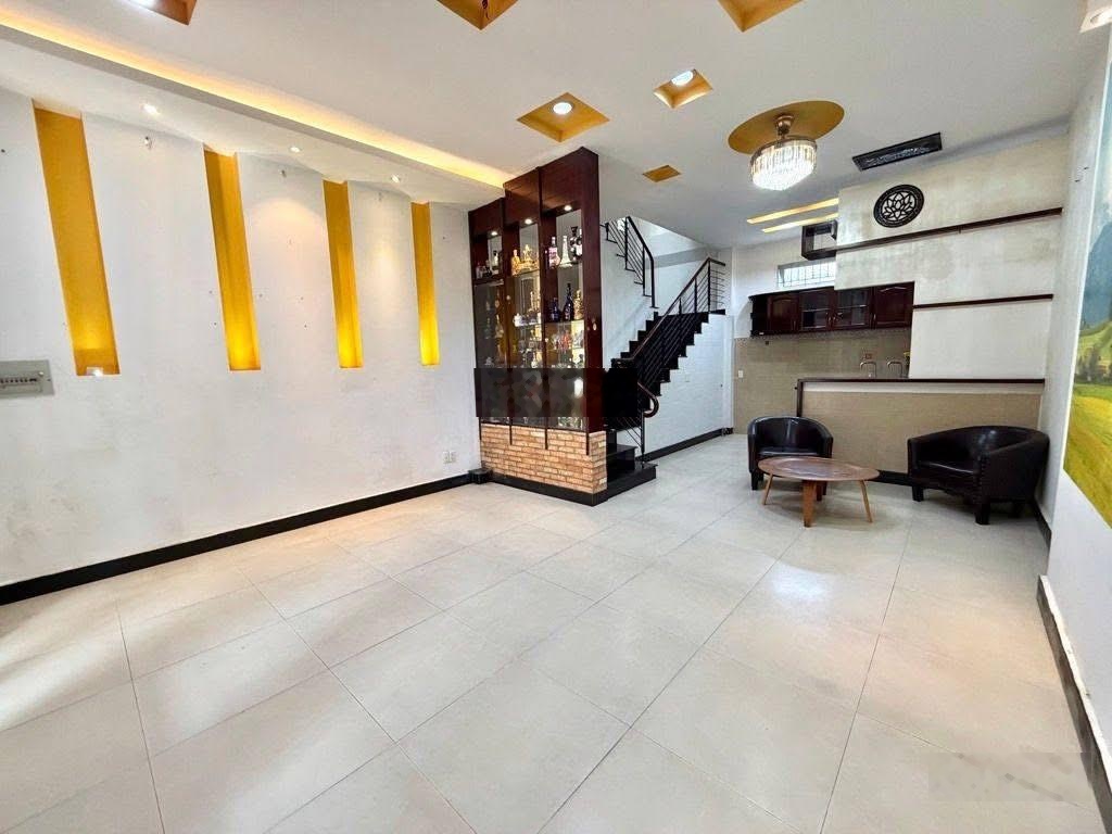 Bán nhà đường Oto đổ cửa ngày đêm cạnh Him Lam, Lotte Quận 7, 95m2 ngang 5m, 2 tầng 4 phòng ngủ