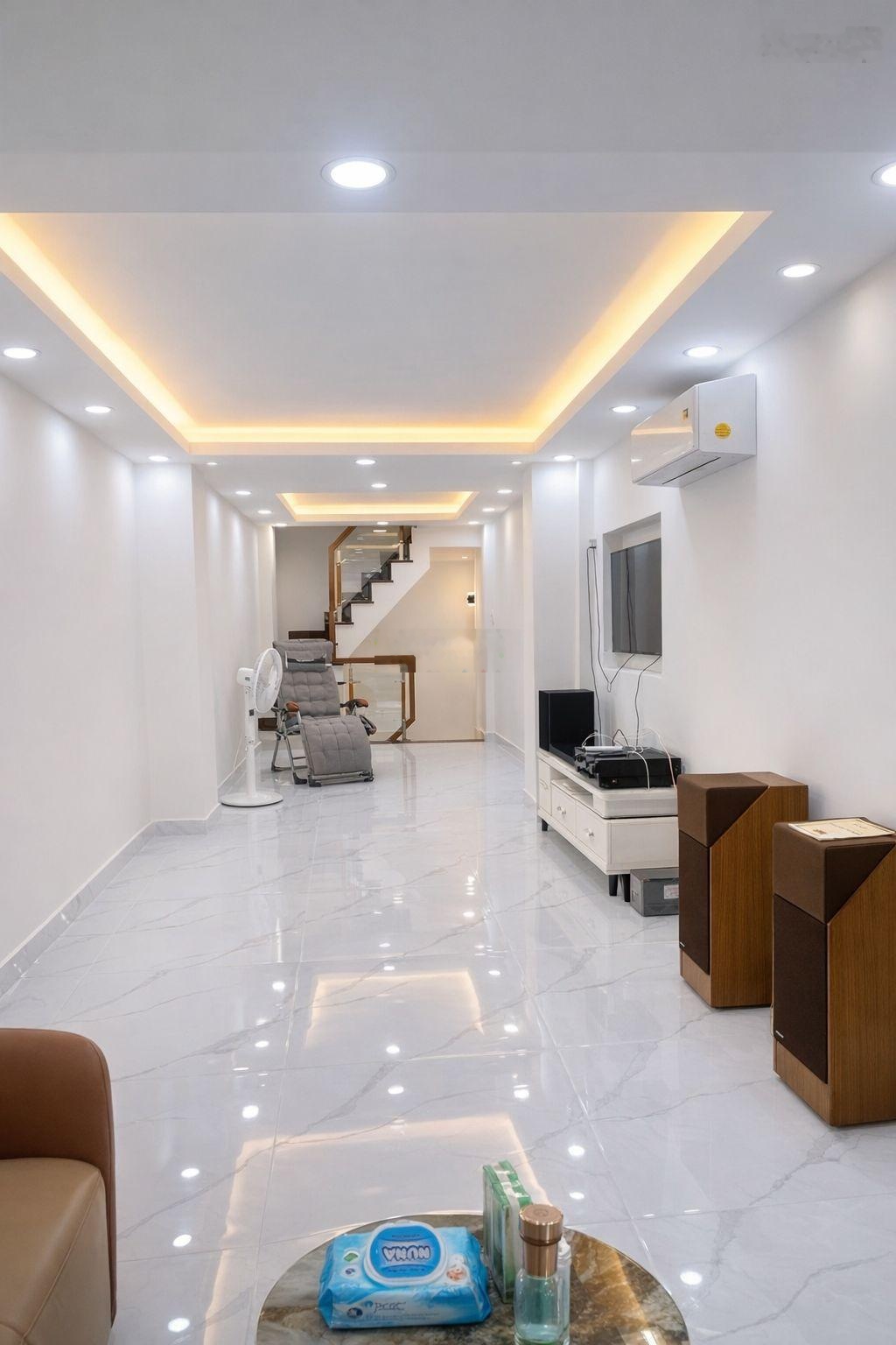 Phố thời trang q.10 - 40m2 - xây 4 tang btct với 3pn-