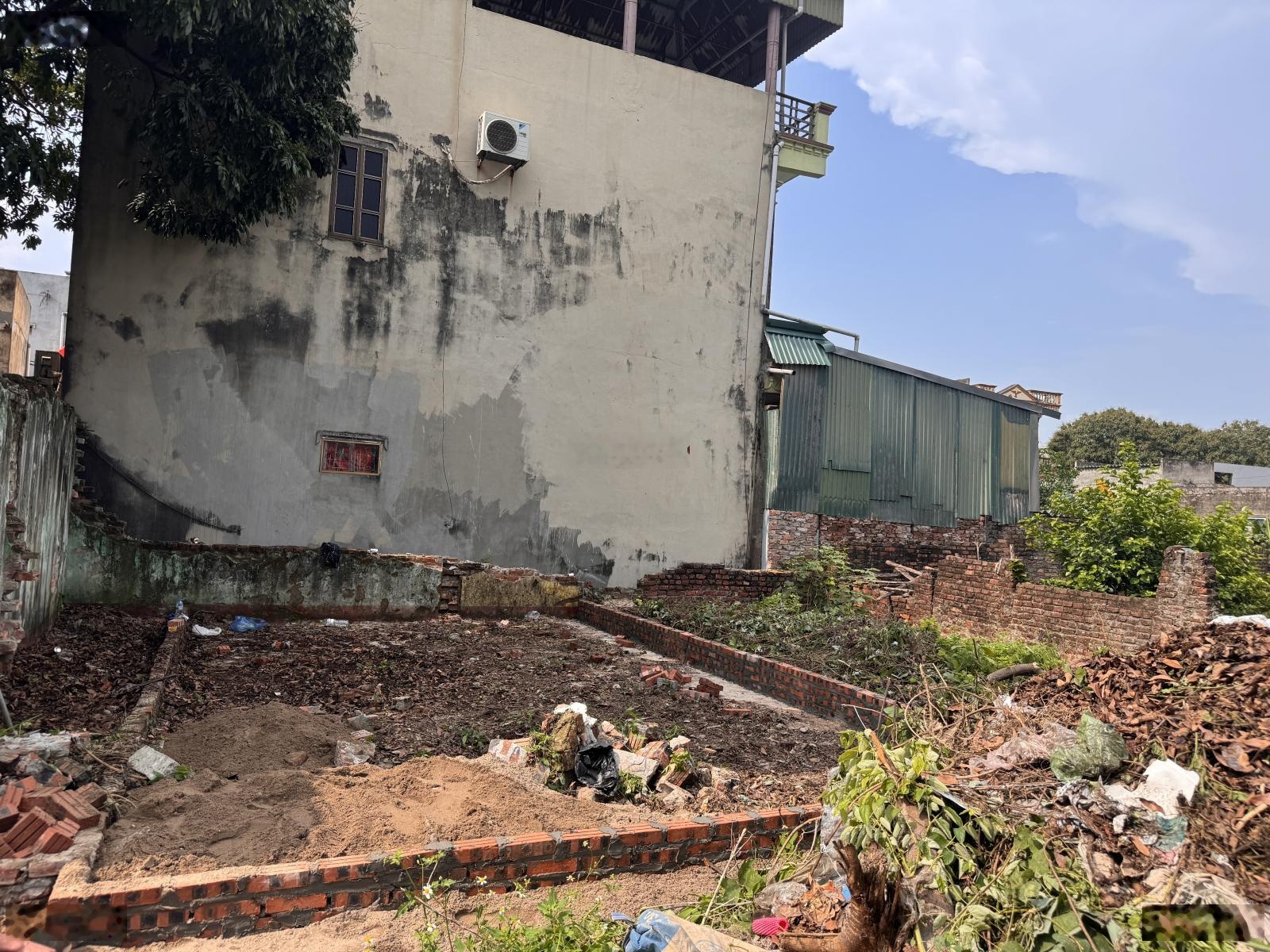 Bán đất nở hậu 50m2 tại lương quy , đông a h . Oto lùi trc đất , cách 5m đường tránh oto