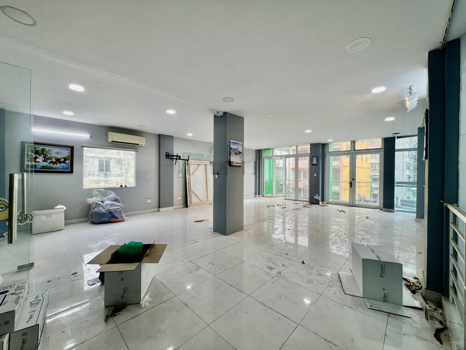 Cho thuê sàn VP 110m2 suốt thang máy 2 WC riêng mặt tiền Nguyễn Trãi thuận tiện spa, gym, online