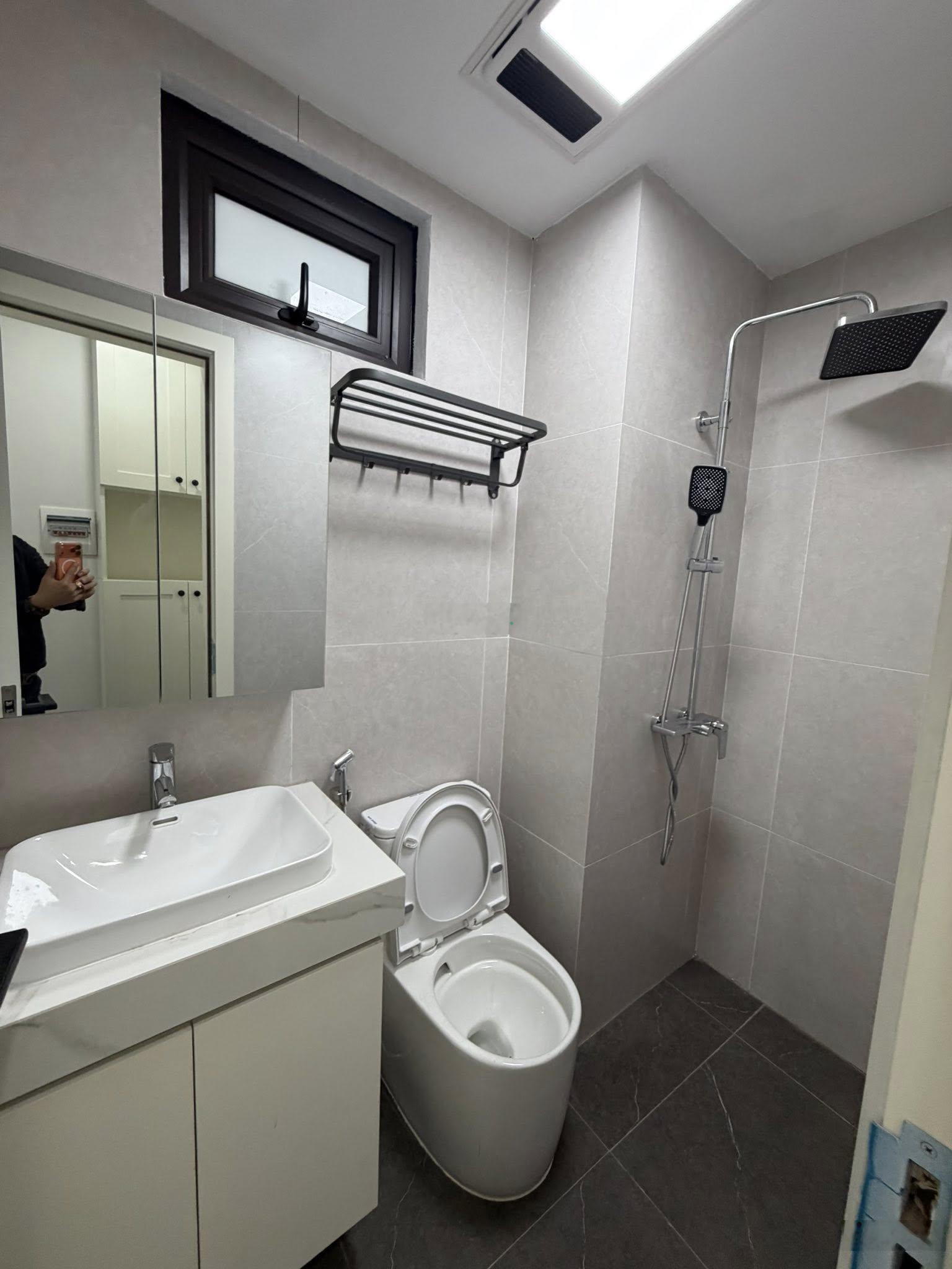 CC cho thuê phòng có ban công, thang máy, mới xây tại Nguyên Hồng, chợ Thành Công, 5 triệu 3/tháng