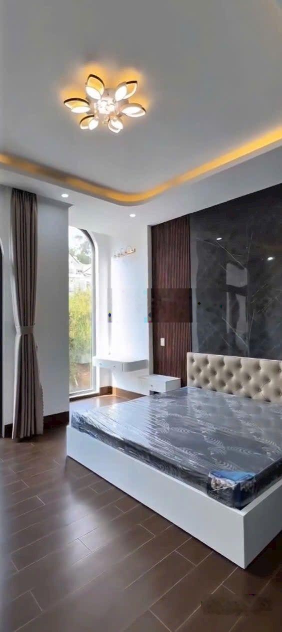 Căn nhà mới xây 3 tầng có thang máy khu An sơn Đà Lạt 9 tỷ 6 - khu an ninh, dân trí. Cách Hồ XH 3km
