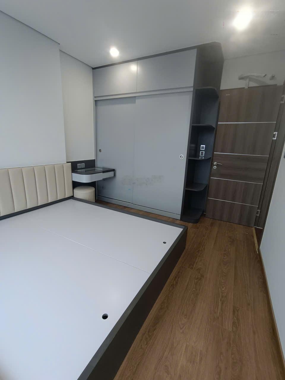 Cho thuê 2 ngủ siêu rẻ 78m2 full đồ liền tường chung cư Khai Sơn Ngọc Thụy giá 11 triệu: 0916393862