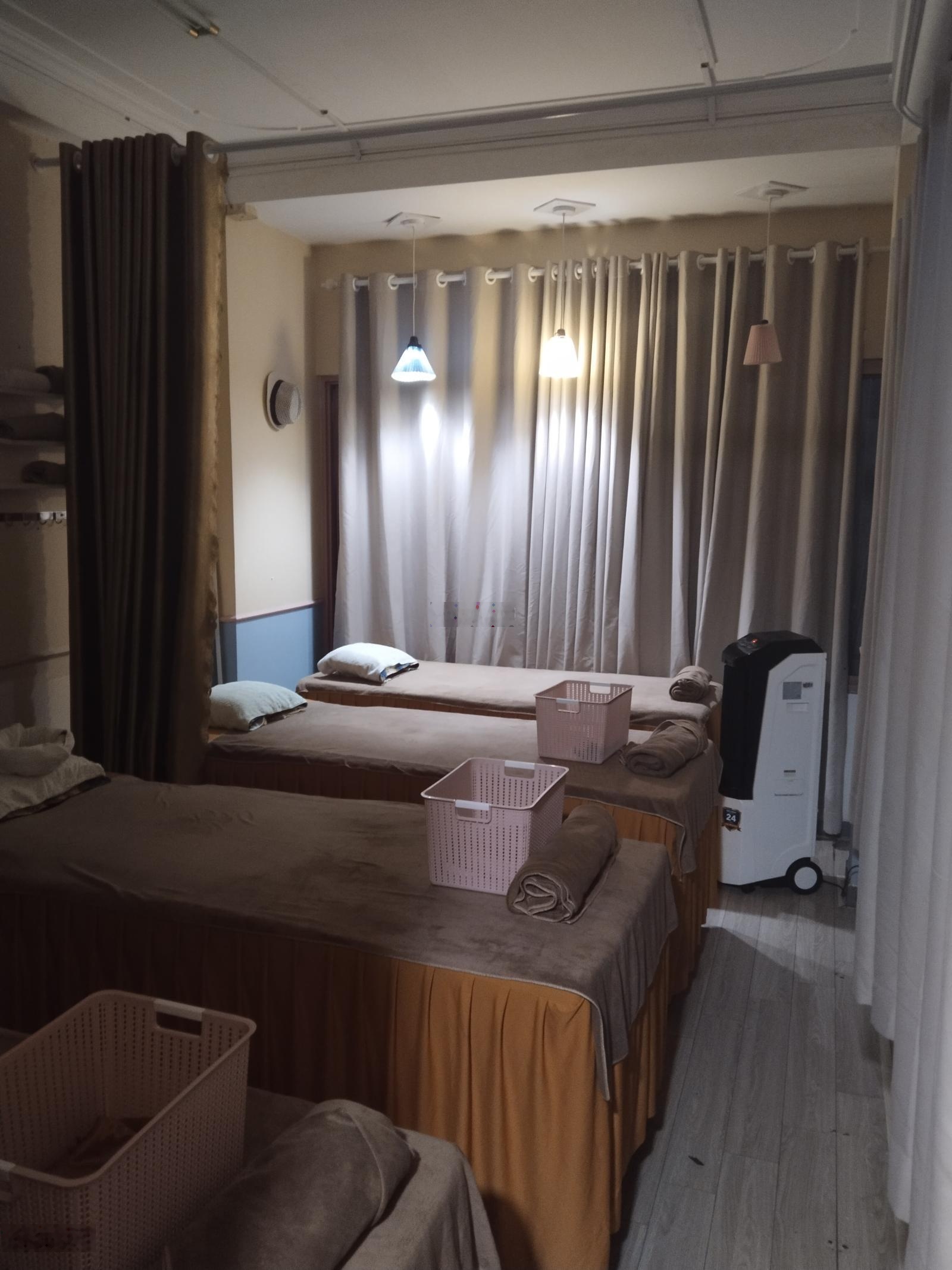 Cần sang gấp mặt bằng tại quận 1